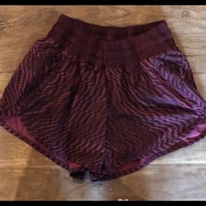 Lululemon tracker short size 6